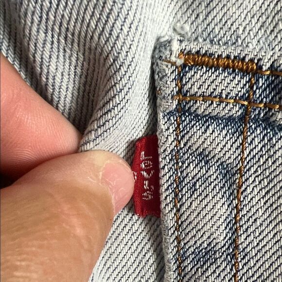 Vintage Levi’s Men’s Size 32/Women’s Size 6 Relaxed Fit 550 Cutoff Wedgie Shorts - Picture 4 of 9